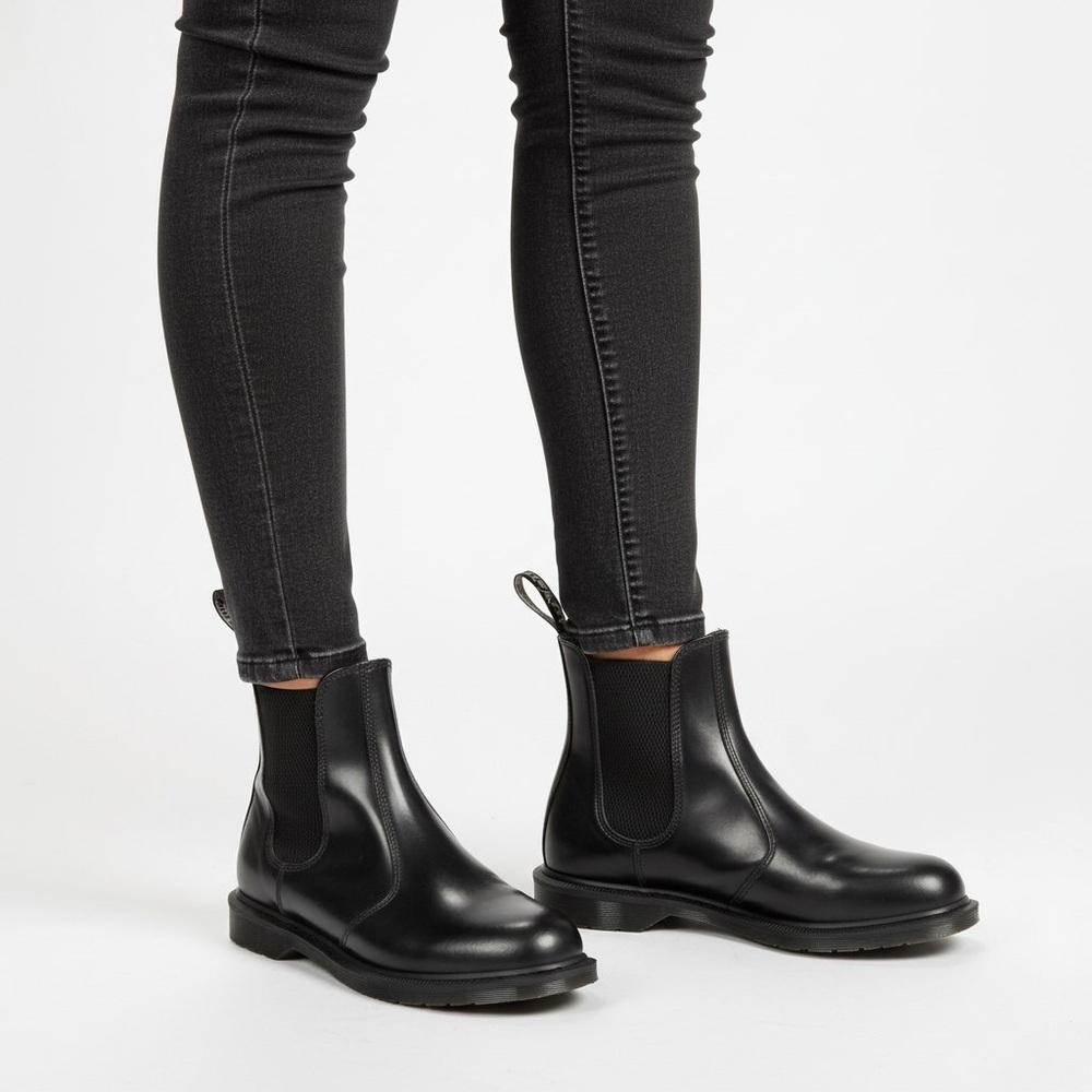 DR. MARTENS BLACK LEATHER CHELSEA BOOTS WOMENS 6